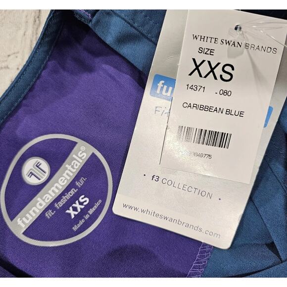 Fundamentals White Swan Scrub Top Short Sleeve V Neck Green WOMENS SIZE XXS - Picture 3 of 9